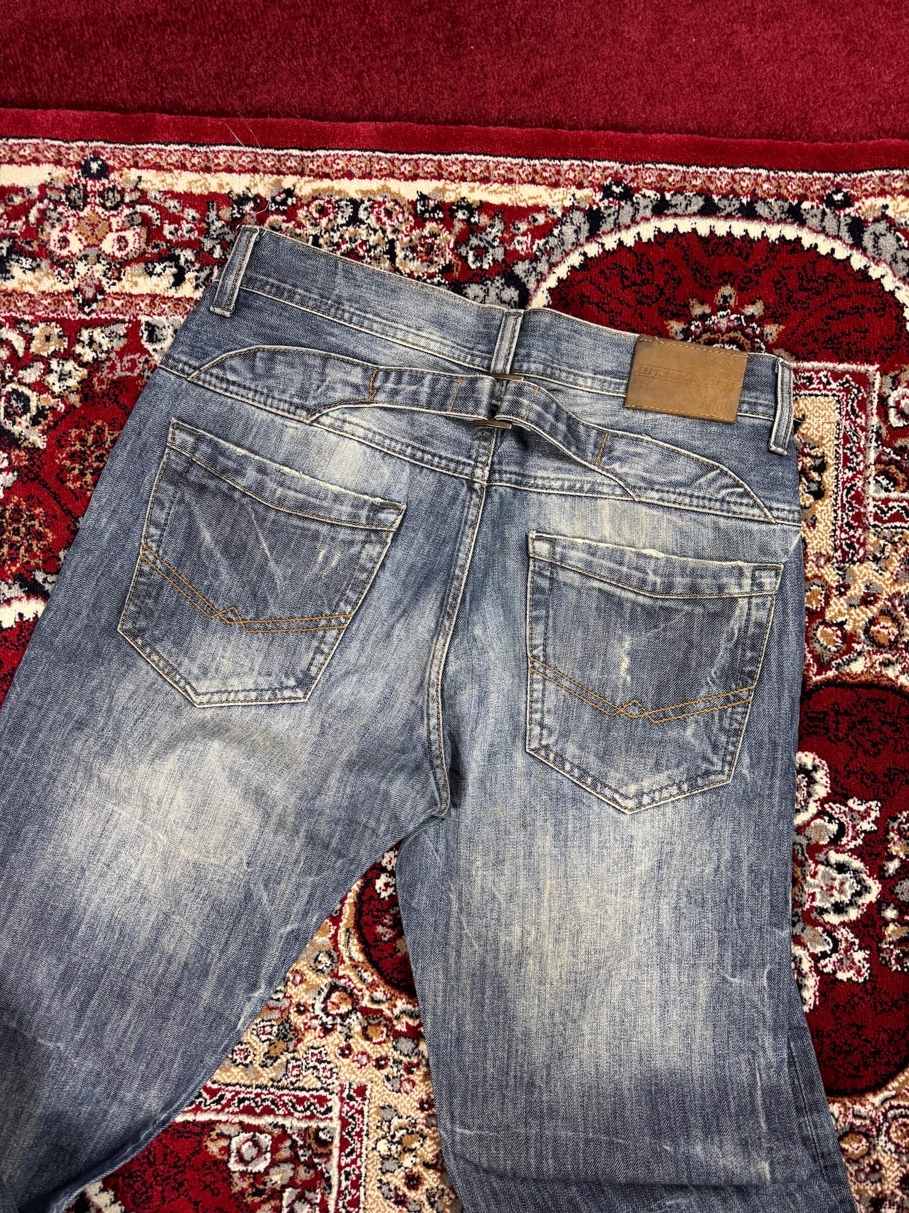 90S DISTRESSED BLUE VINTAGE RELAX JEANS (30”)