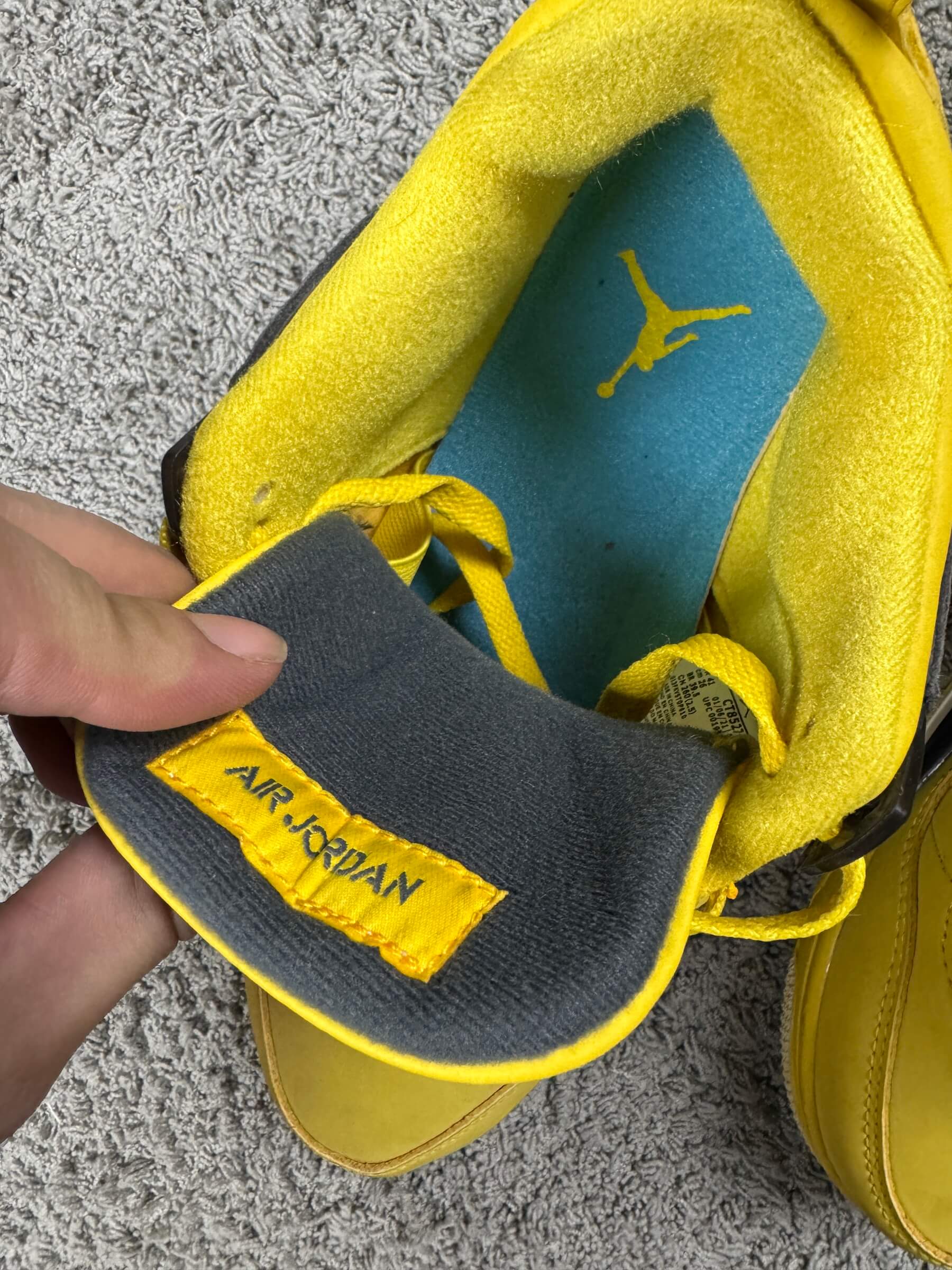 AIR JORDAN 4 RETRO LIGHTNING YELLOW (41)