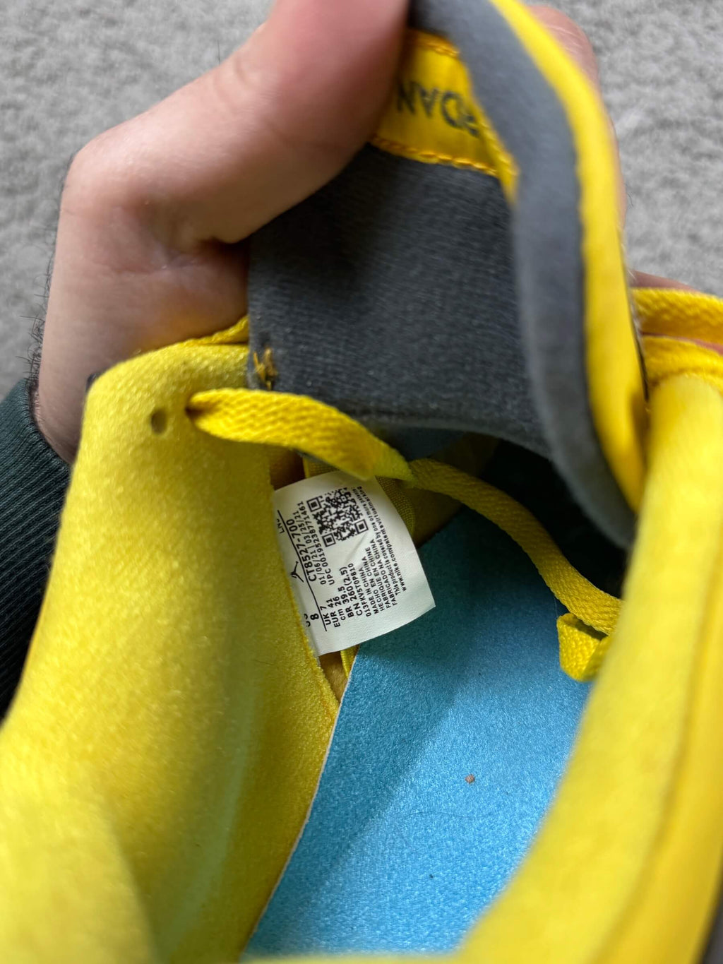 AIR JORDAN 4 RETRO LIGHTNING YELLOW (41)