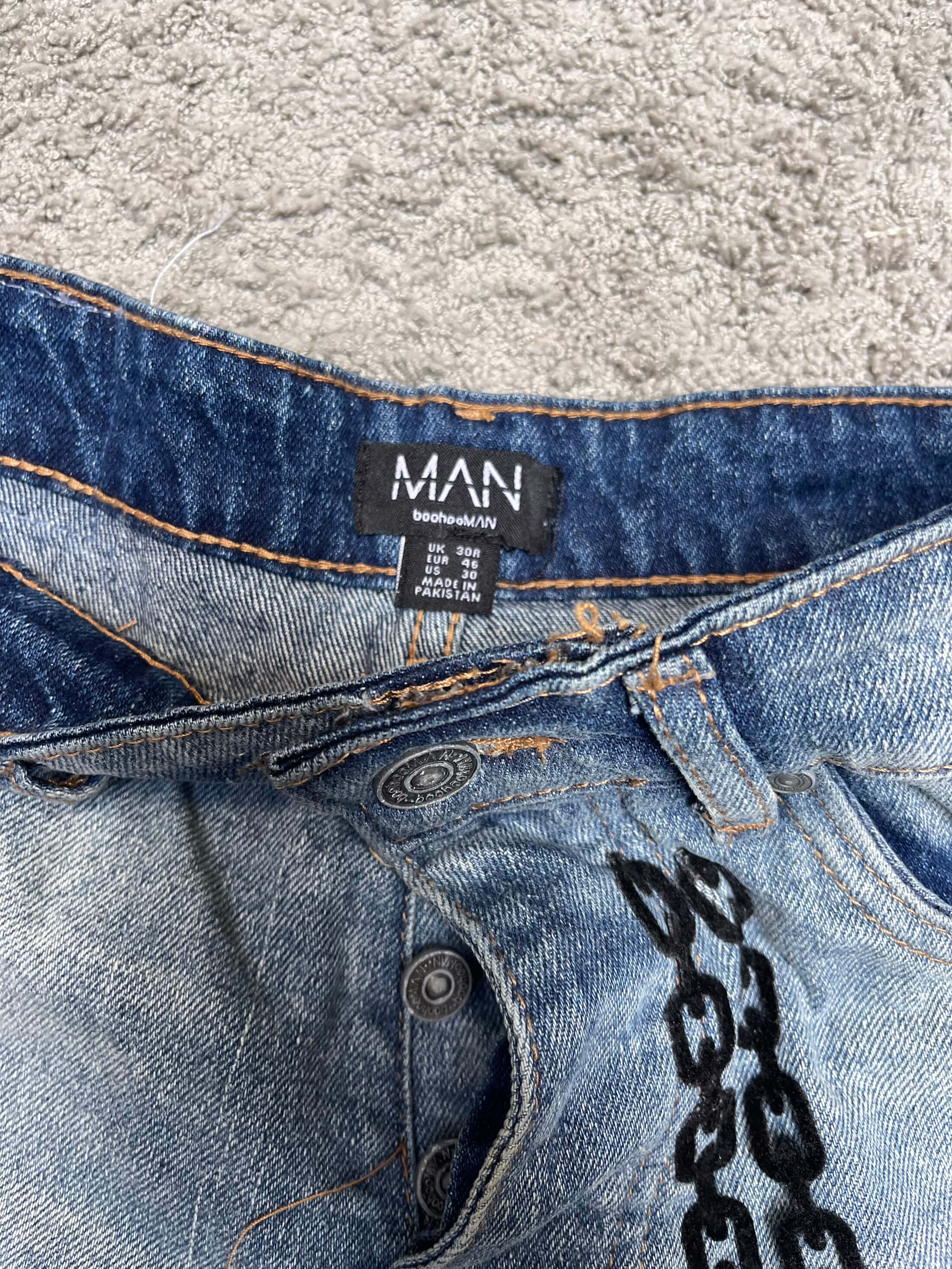 Boohoo - Chain Embroidered Jeans (32")