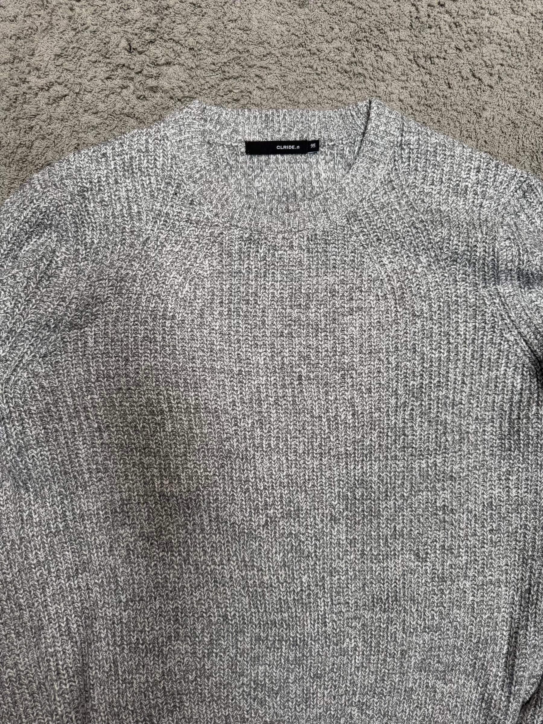 Clride. n knitted gray sweater (M/L)