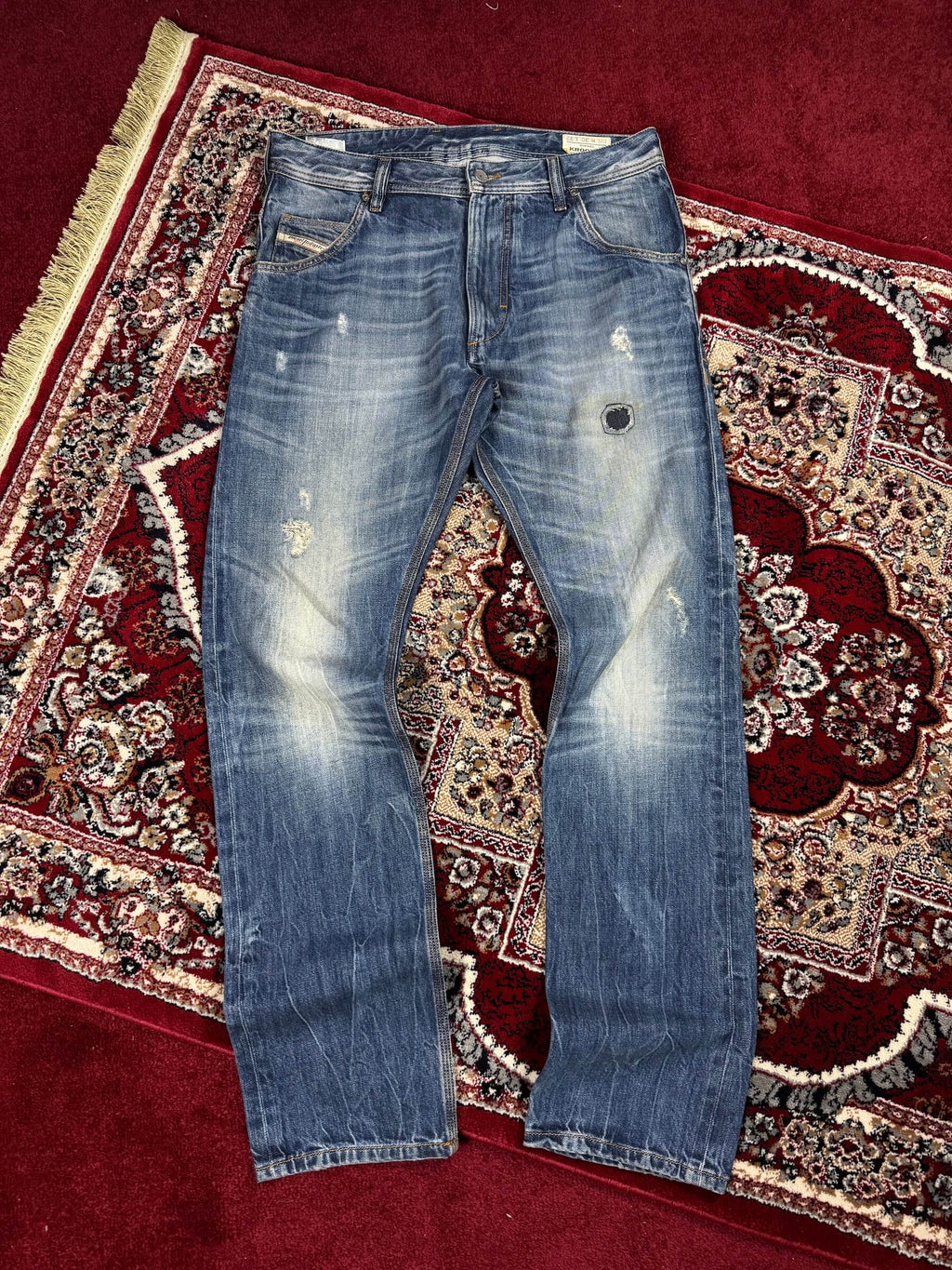 DIESEL - DISTRESSED STRAIGHT FIT JEANS (34”)