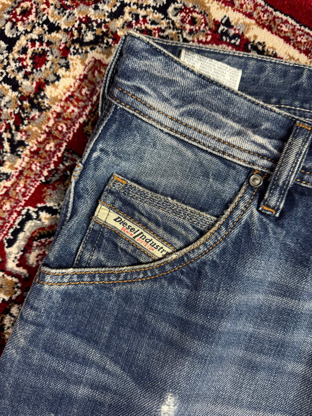 DIESEL - DISTRESSED STRAIGHT FIT JEANS (34”)