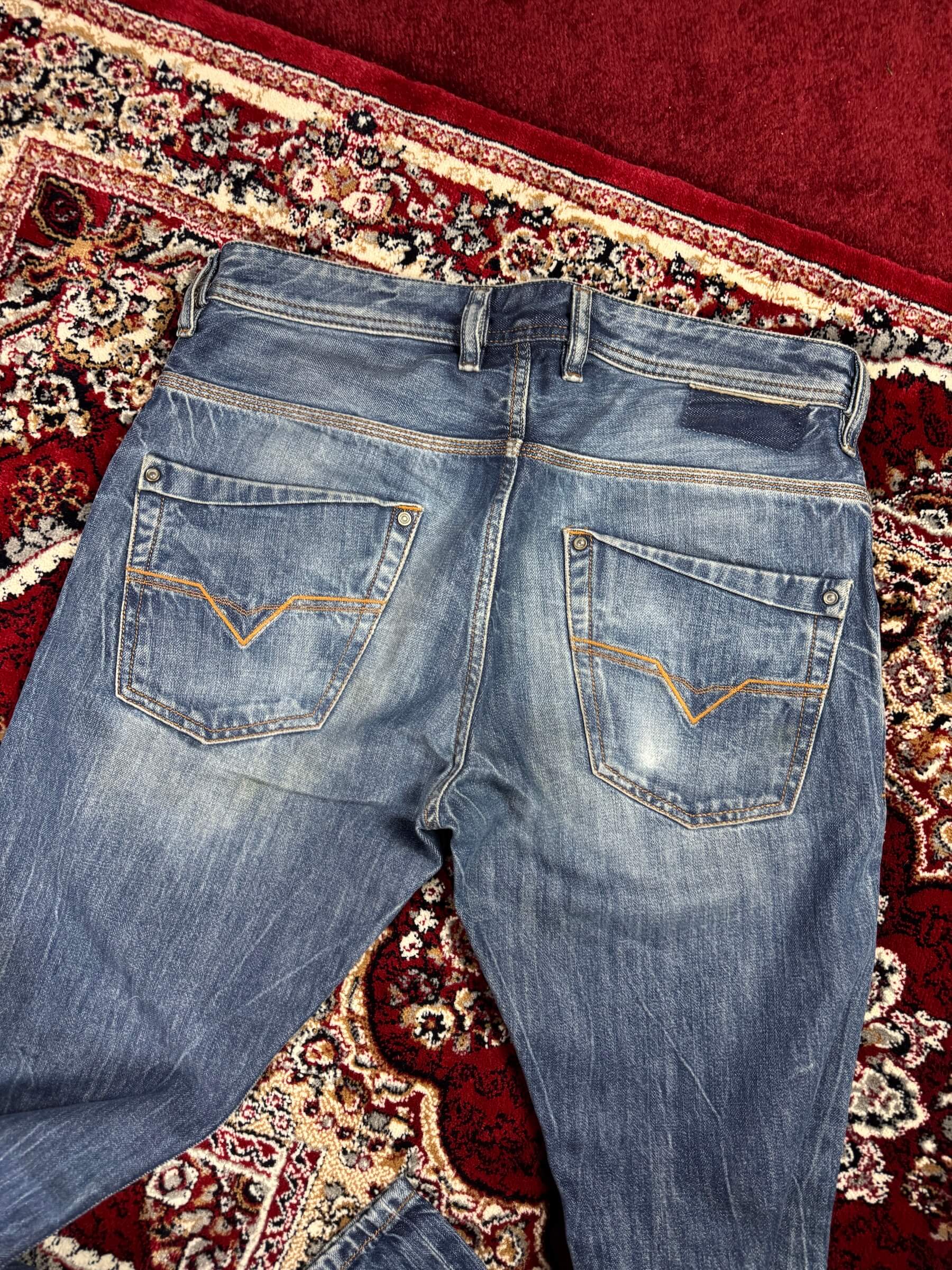 DIESEL - DISTRESSED STRAIGHT FIT JEANS (34”)