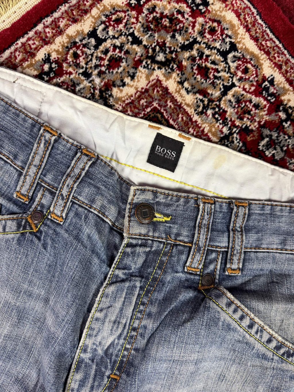 HUGO BOSS - STRAIGHT FIT JEANS (34”)