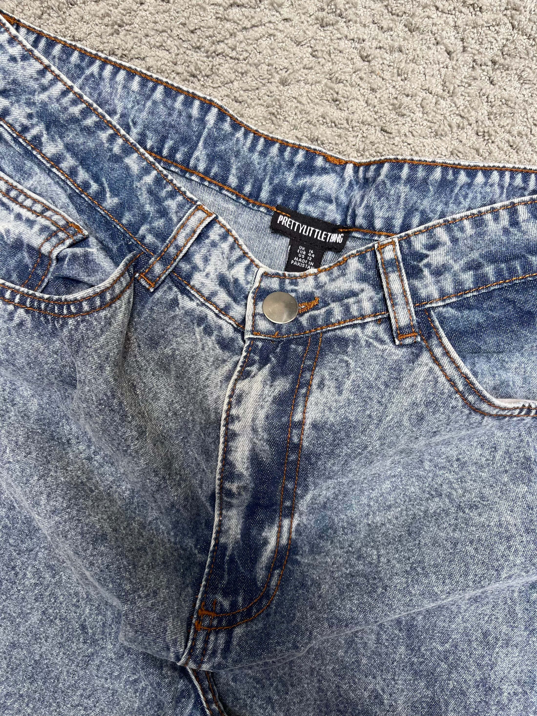 Pretty Little Thing - Washed Blue Jeans (32")