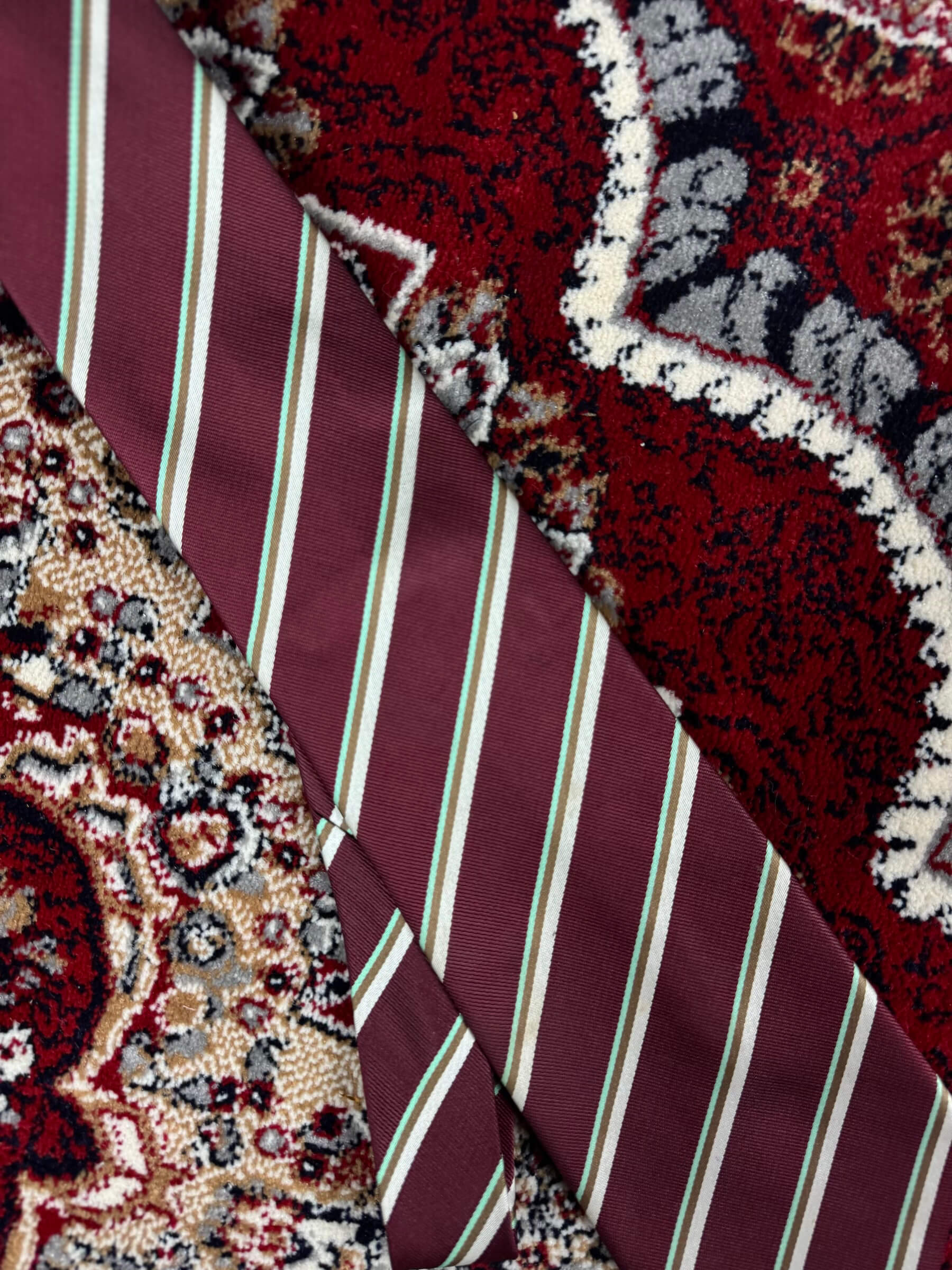 MARKS & SPENCER - CONTRASTED BURGUNDY TIE