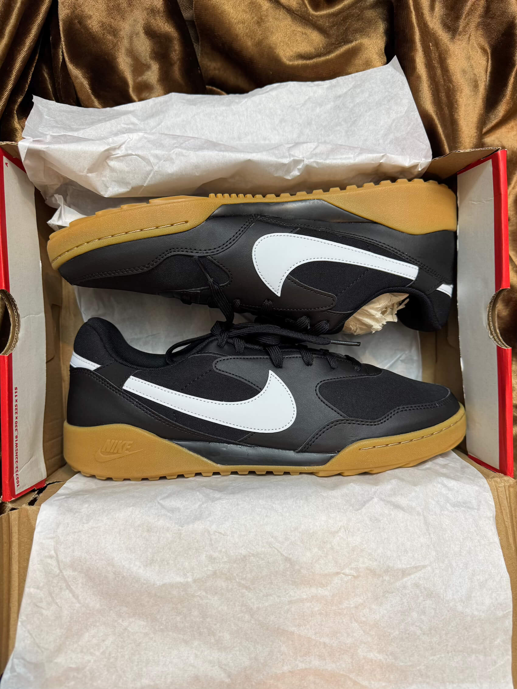 NIKE - TERRA MANTA (EUR 46) (WITH BOX)