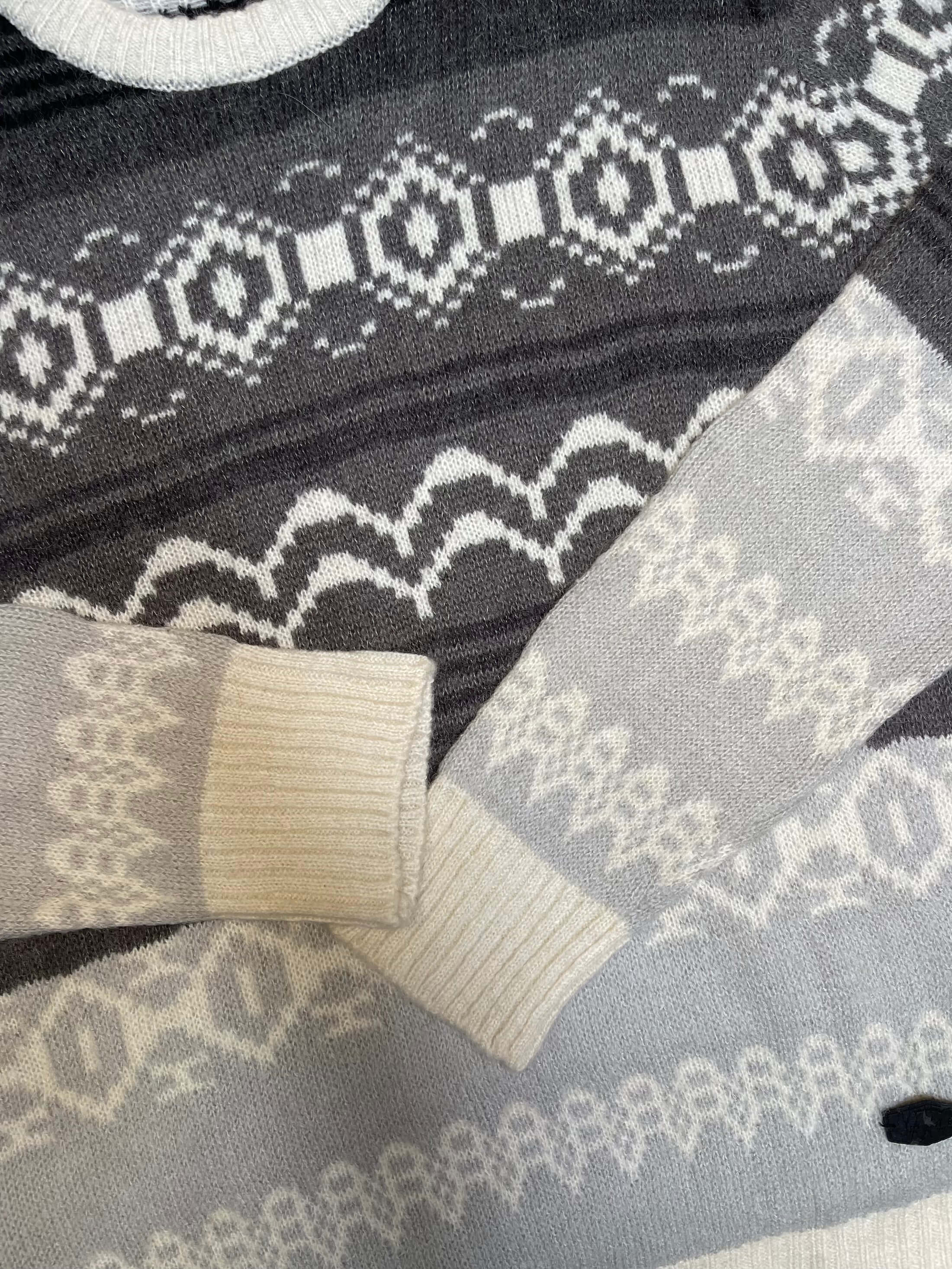 Tate - White Gray Textured Sweater (M/L)