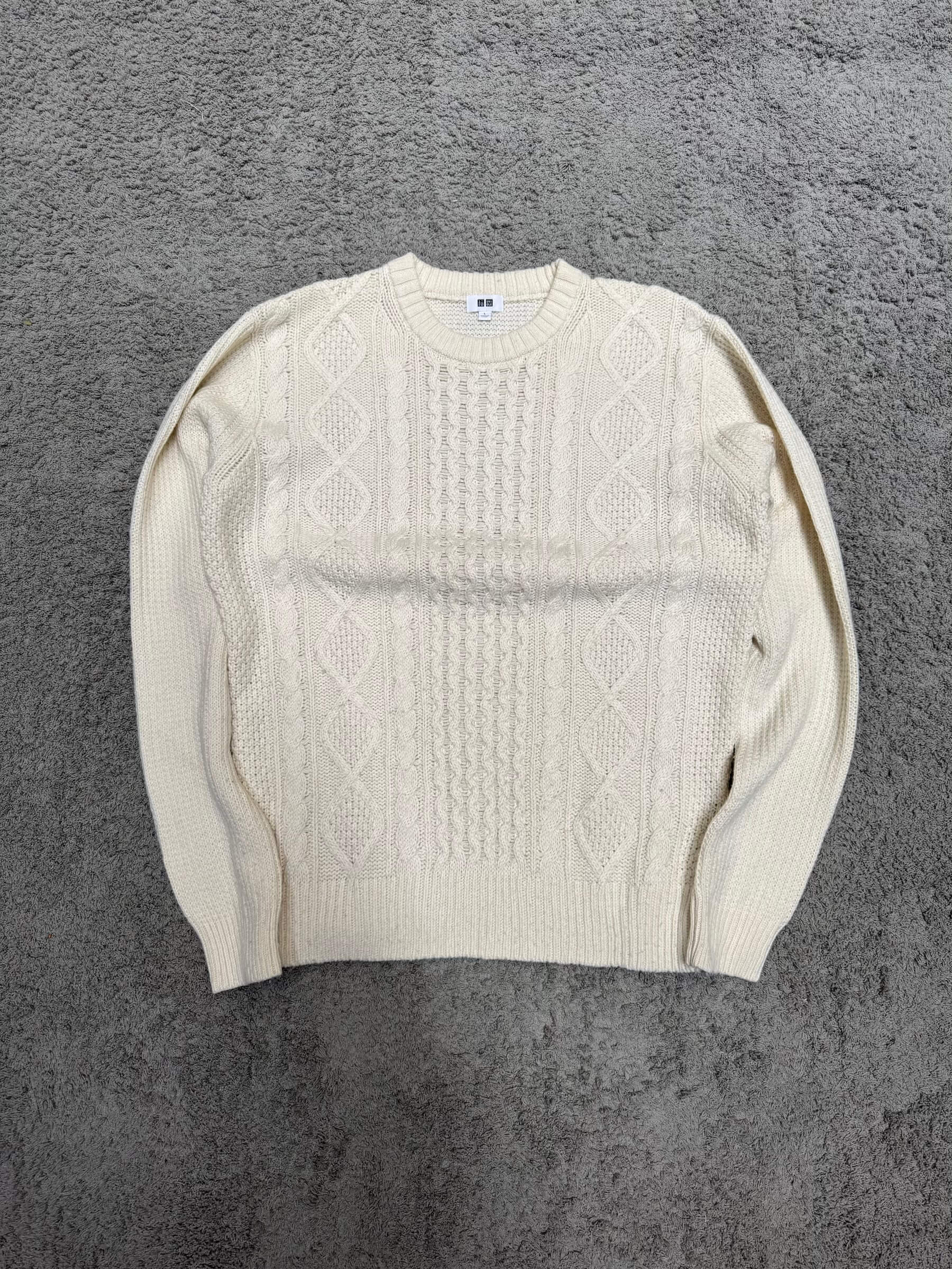 Uniqlo - beige knitted sweater (M/L)