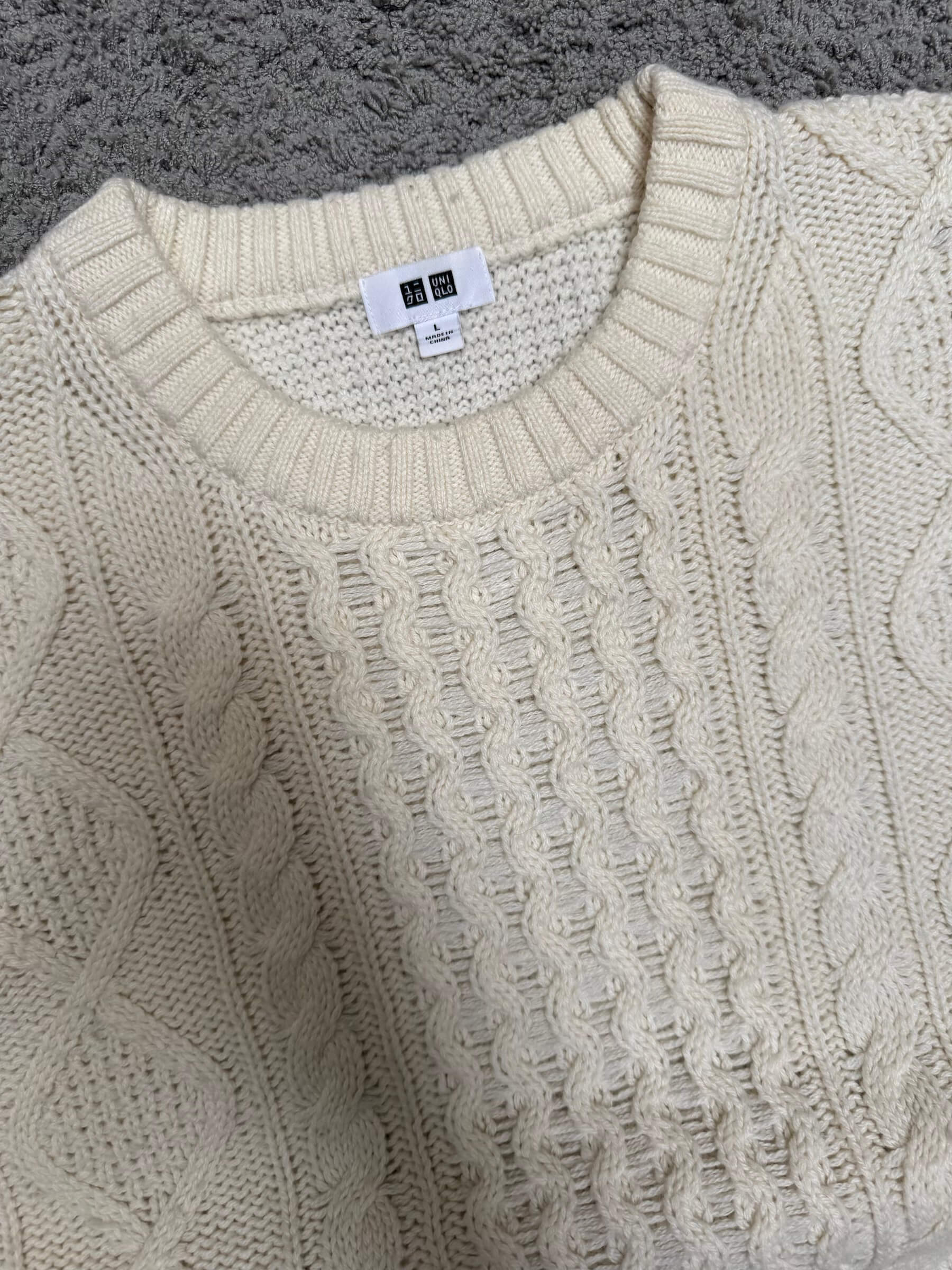 Uniqlo - beige knitted sweater (M/L)