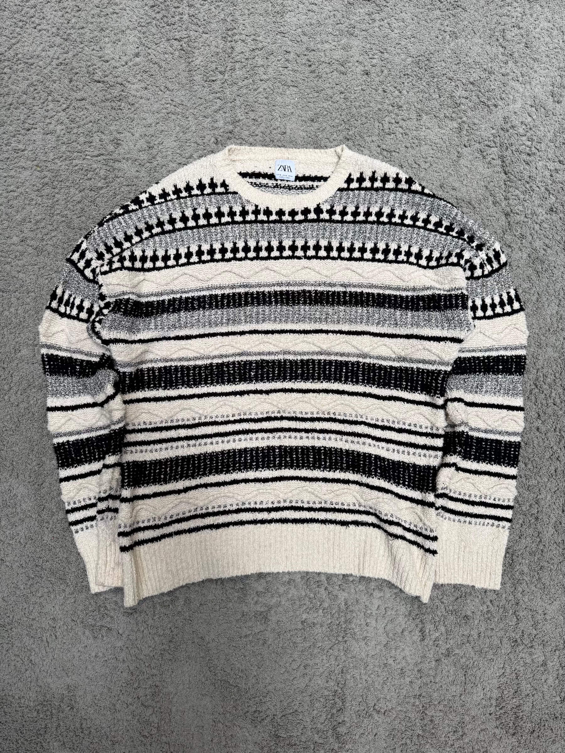 Zara - Textured Baggy Sweater (L)