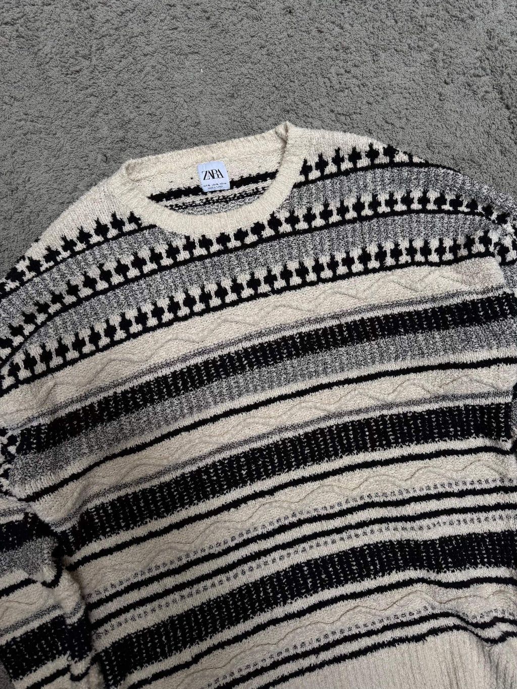 Zara - Textured Baggy Sweater (L)