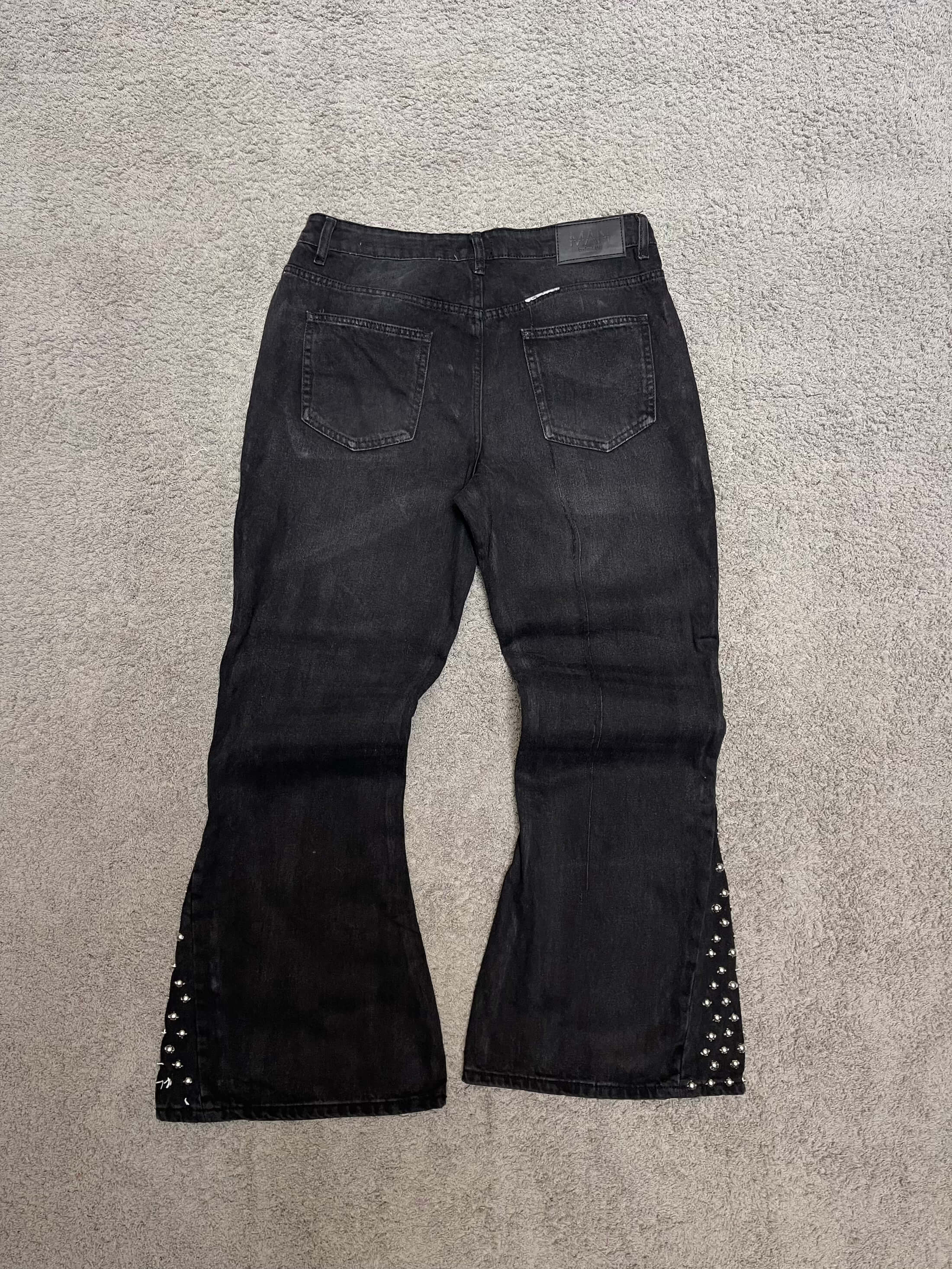 Boohoo - Black Flared Jeans (36")