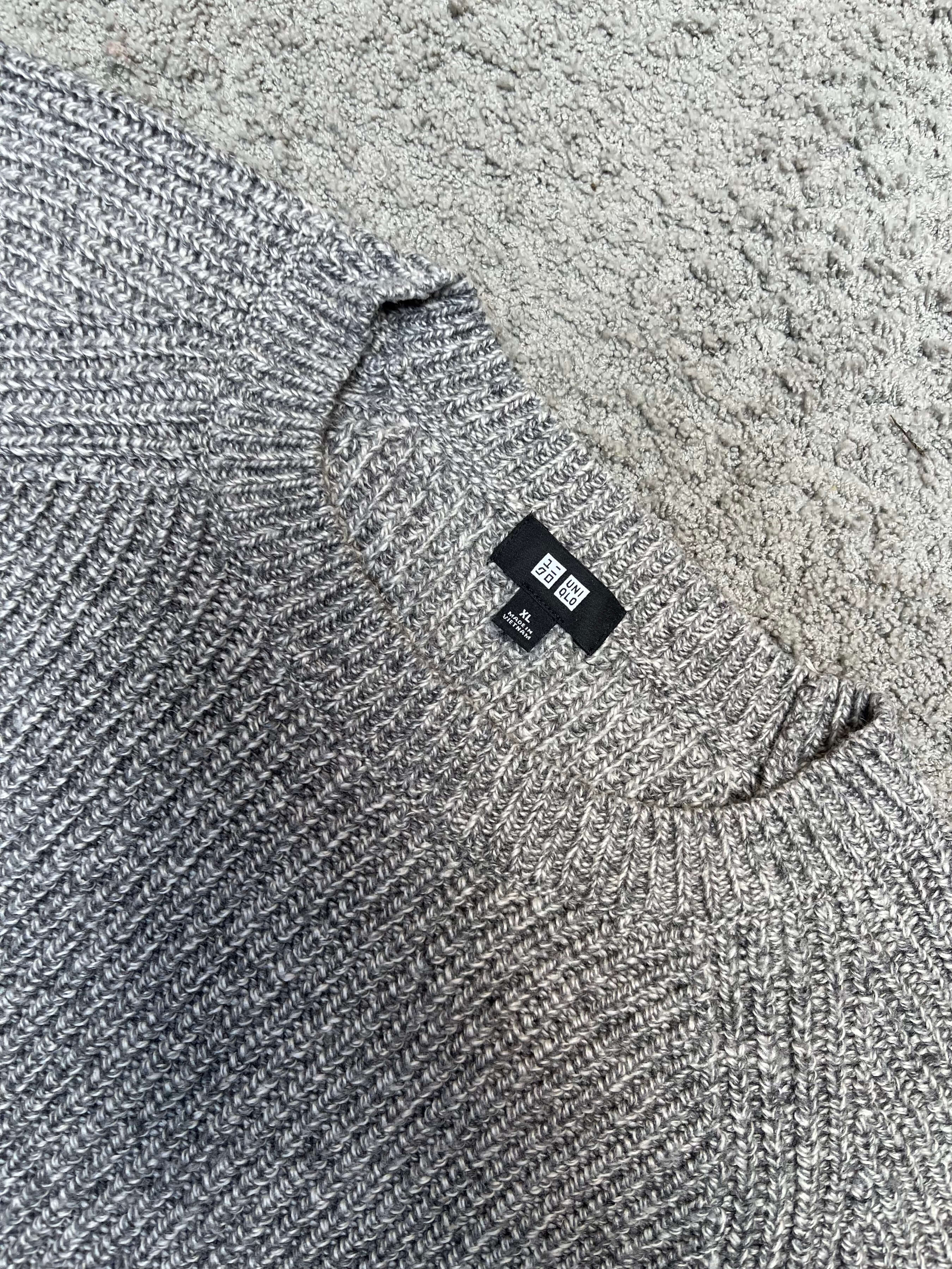 Uniqlo - Knitted Gray Sweater (L)